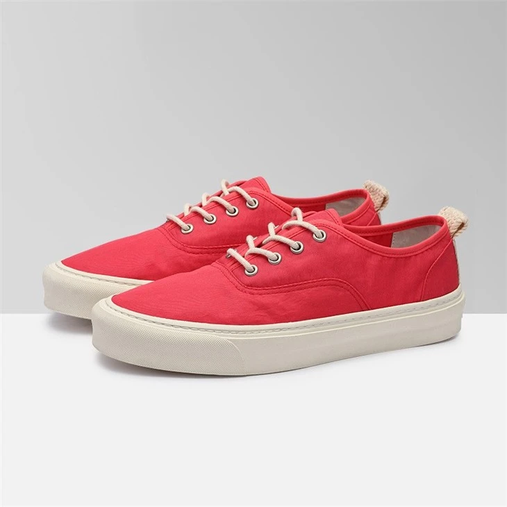 Low cut lace up shoes for men